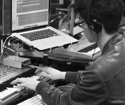 Creating Synthesizer Sounds for Electronic Music (Project-Centered Course)