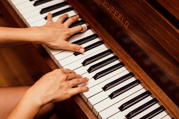 Alfred's Basic Piano Library: Lesson Book, Level 1B